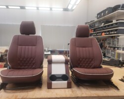 Beelen-front-seats-cubby-box